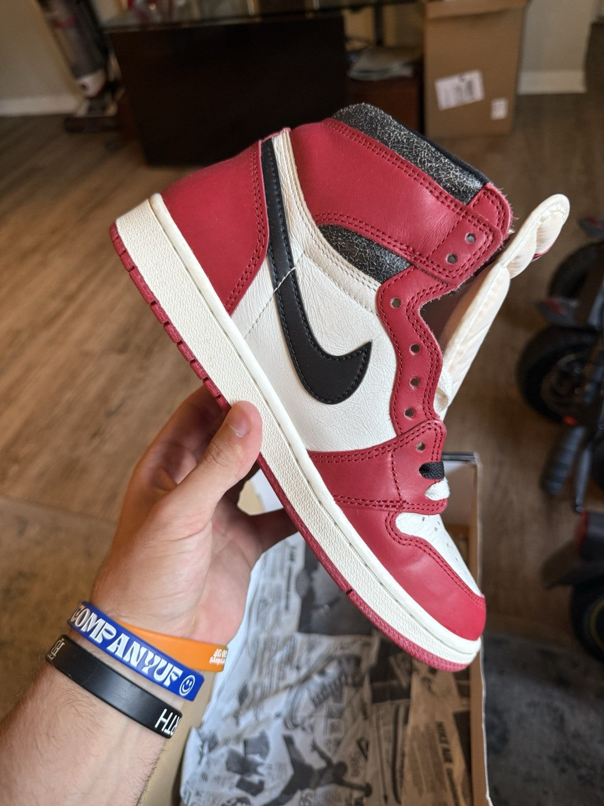 Size 8.5 - Air Jordan 1 Retro High OG Chicago Lost and Found DZ5485-612
