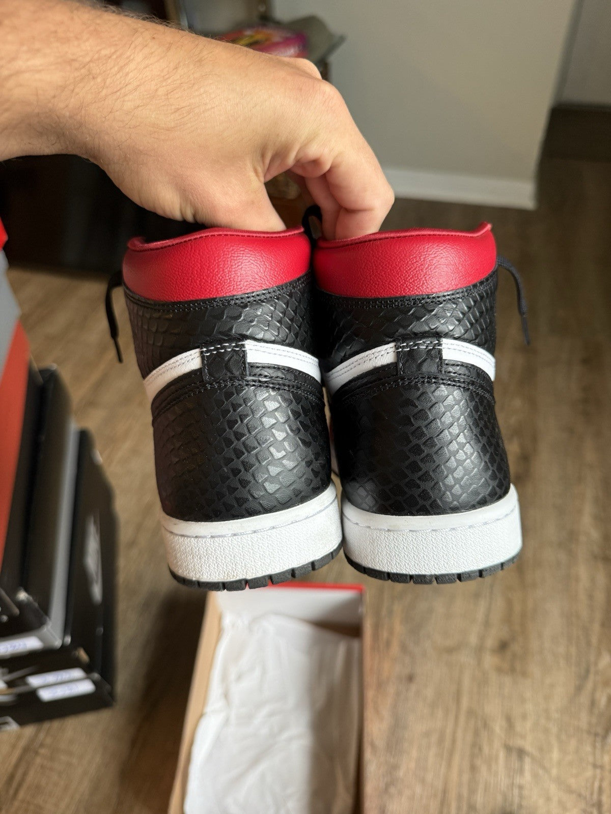 Size 8M/9.5W - Jordan 1 Retro Snakeskin Chicago
