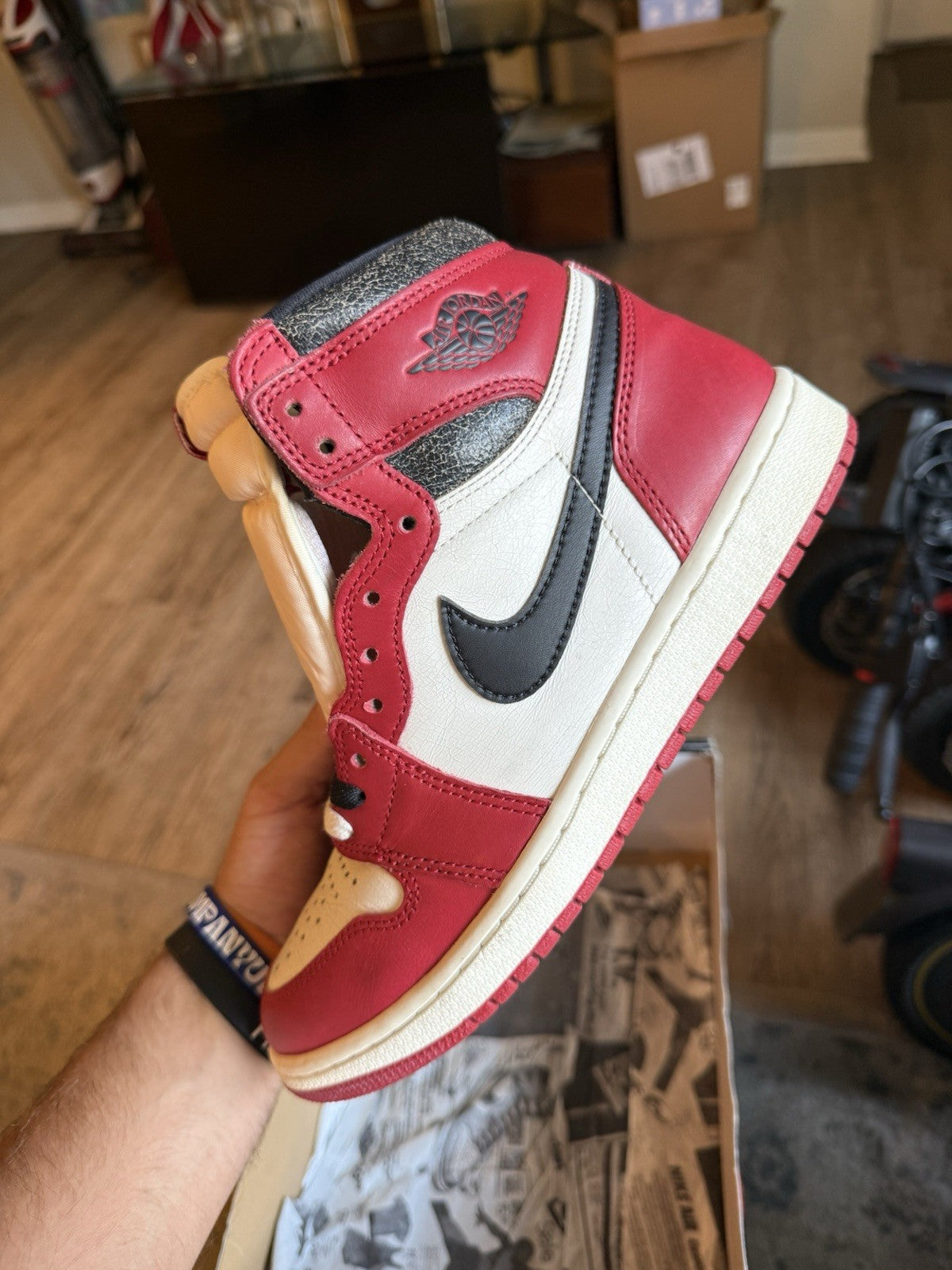 Size 8.5 - Air Jordan 1 Retro High OG Chicago Lost and Found DZ5485-612