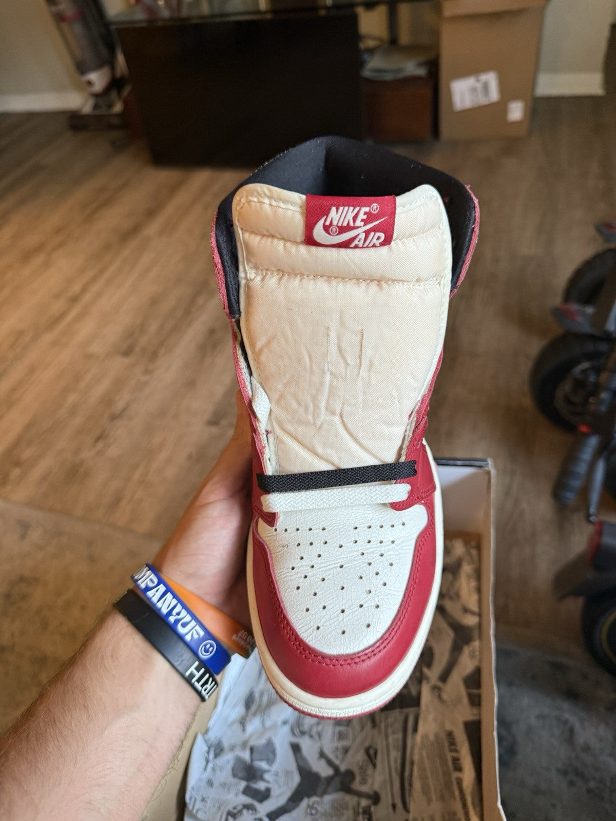 Size 8.5 - Air Jordan 1 Retro High OG Chicago Lost and Found DZ5485-612