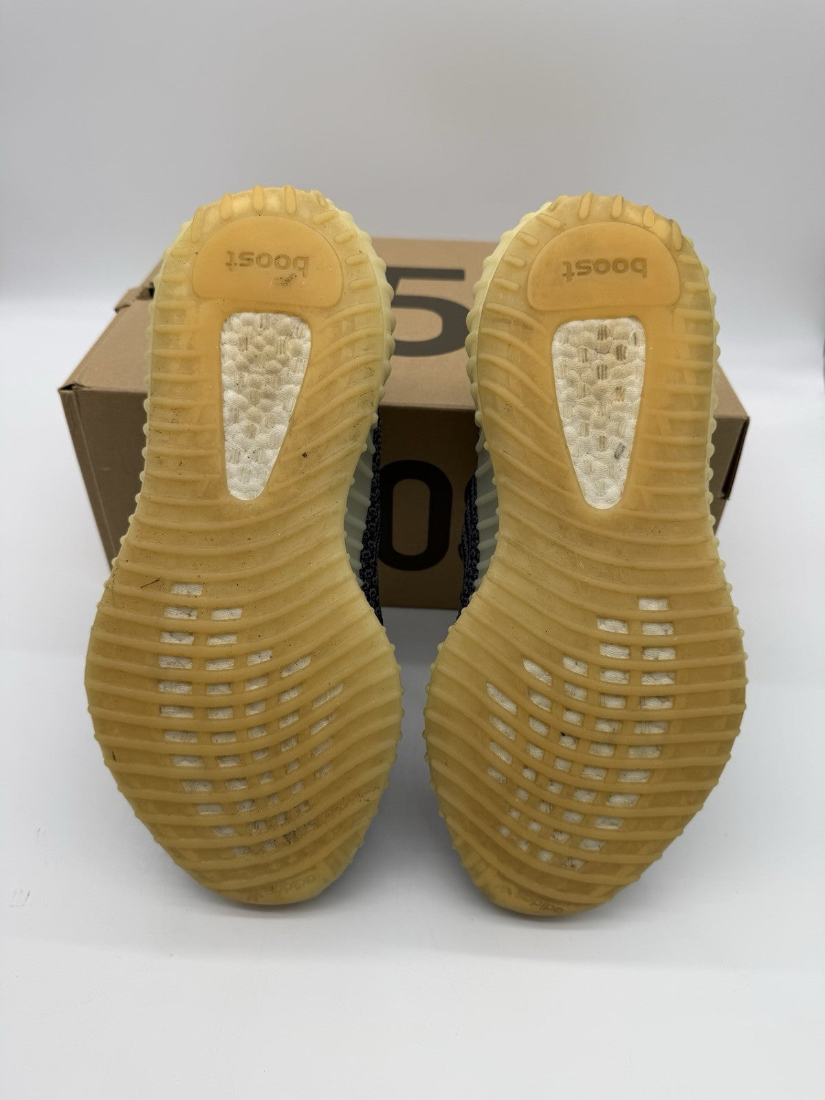 Size 9 - adidas Yeezy Boost 350 V2 Low Carbon