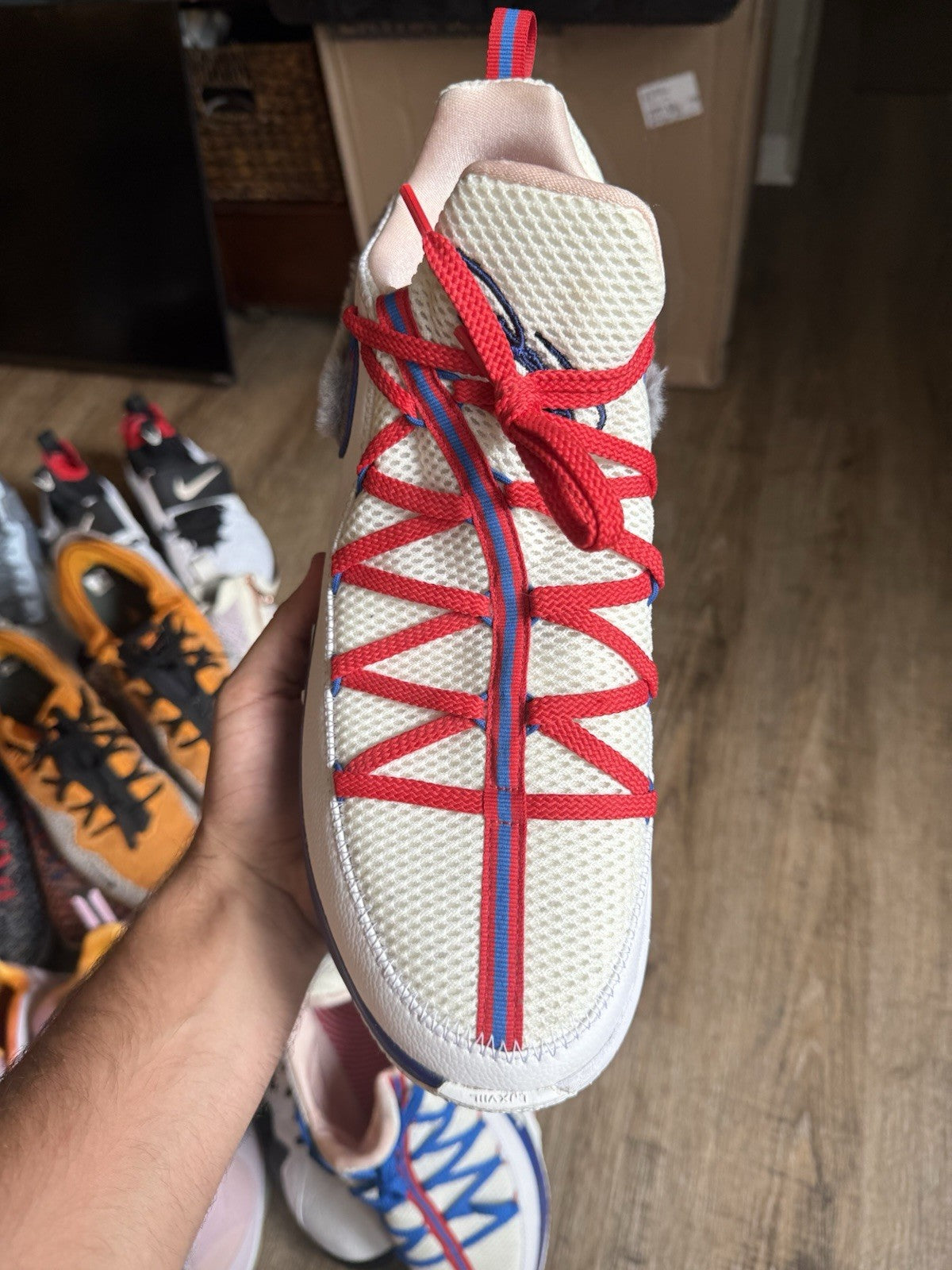 Sze 14 - Nike LeBron 17 Low Space Jam Tune Squad