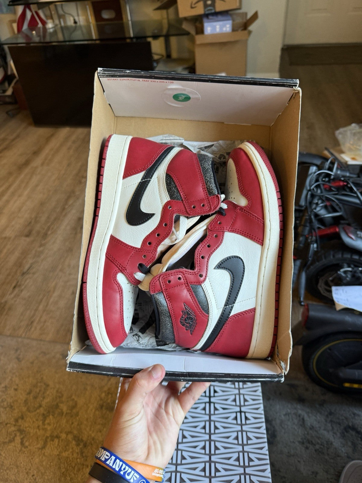Size 8.5 - Air Jordan 1 Retro High OG Chicago Lost and Found DZ5485-612