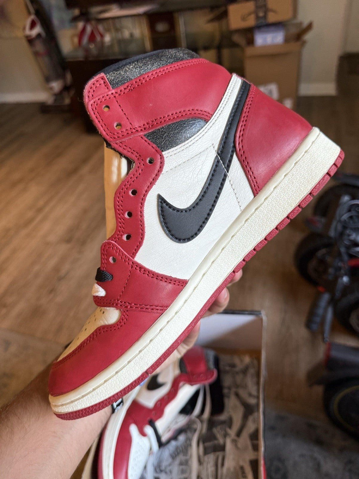 Size 8.5 - Air Jordan 1 Retro High OG Chicago Lost and Found DZ5485-612