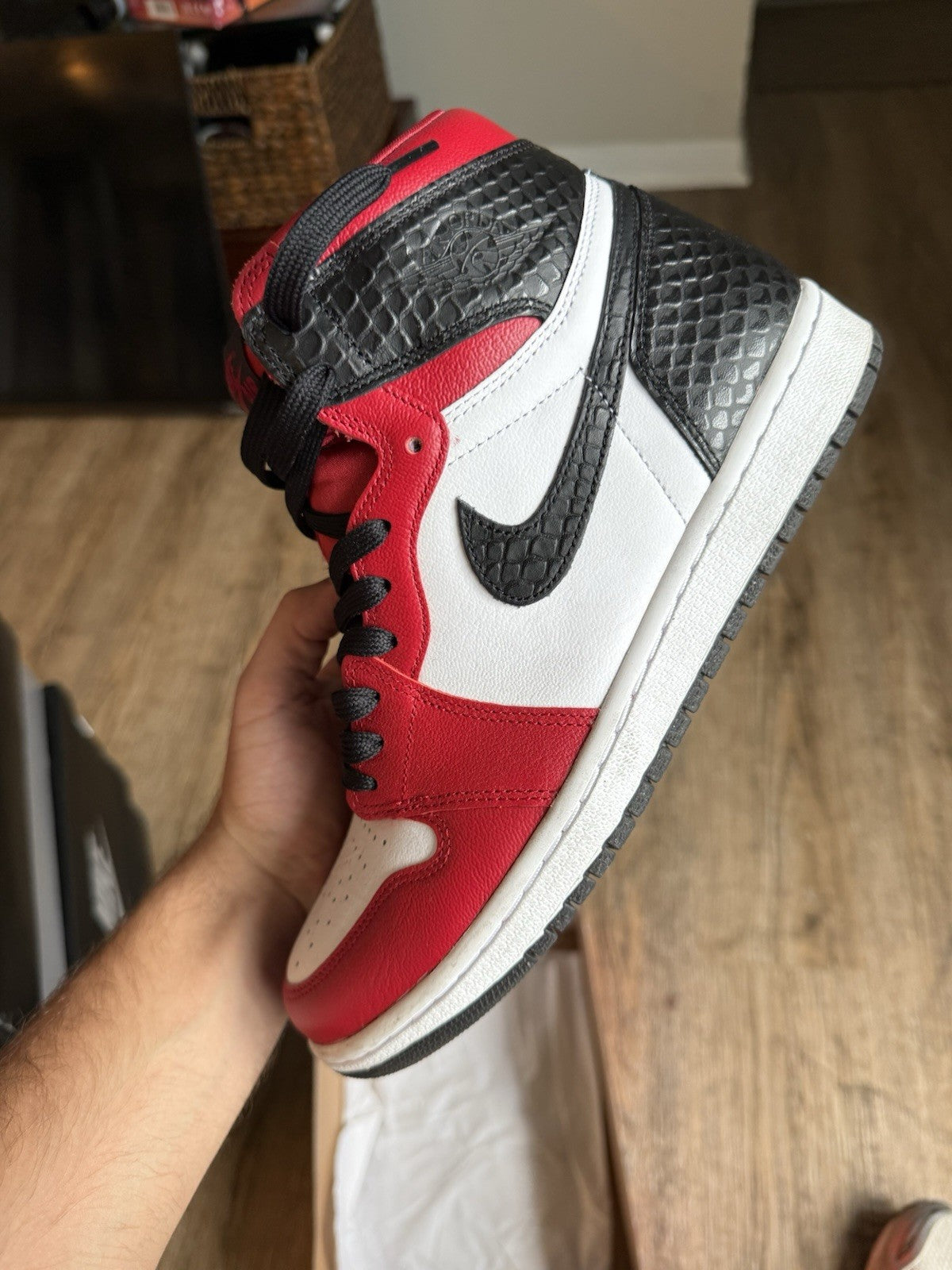 Size 8M/9.5W - Jordan 1 Retro Snakeskin Chicago