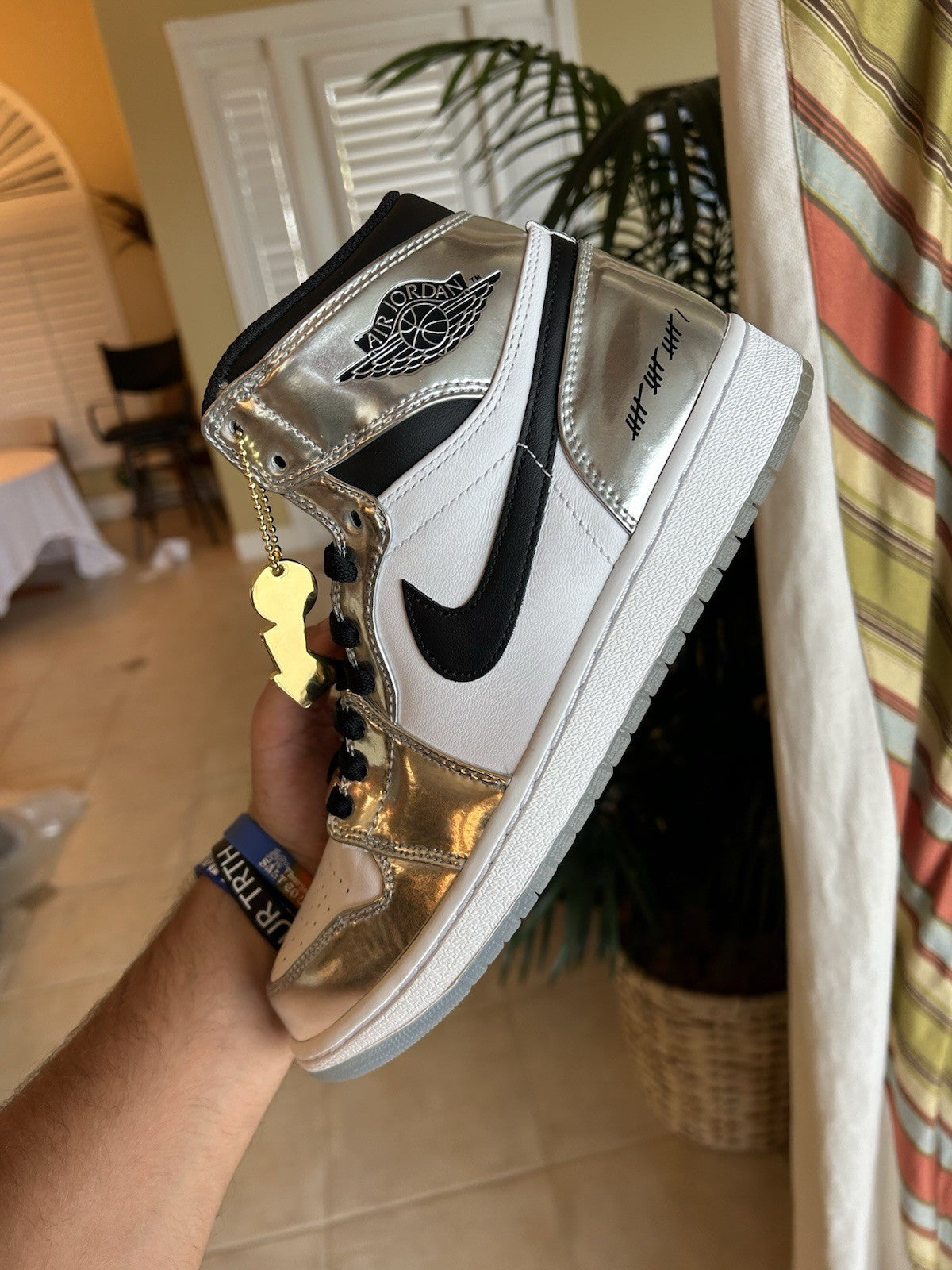 Size 9 - Jordan 1 High Pass the Torch Think 16