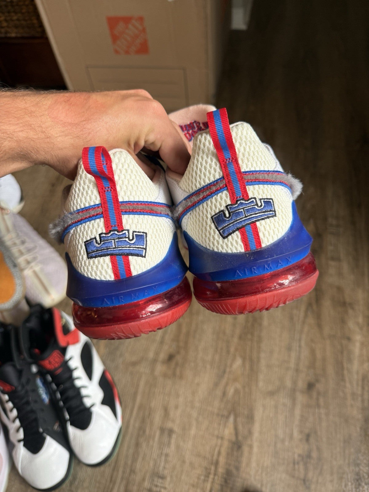 Sze 14 - Nike LeBron 17 Low Space Jam Tune Squad