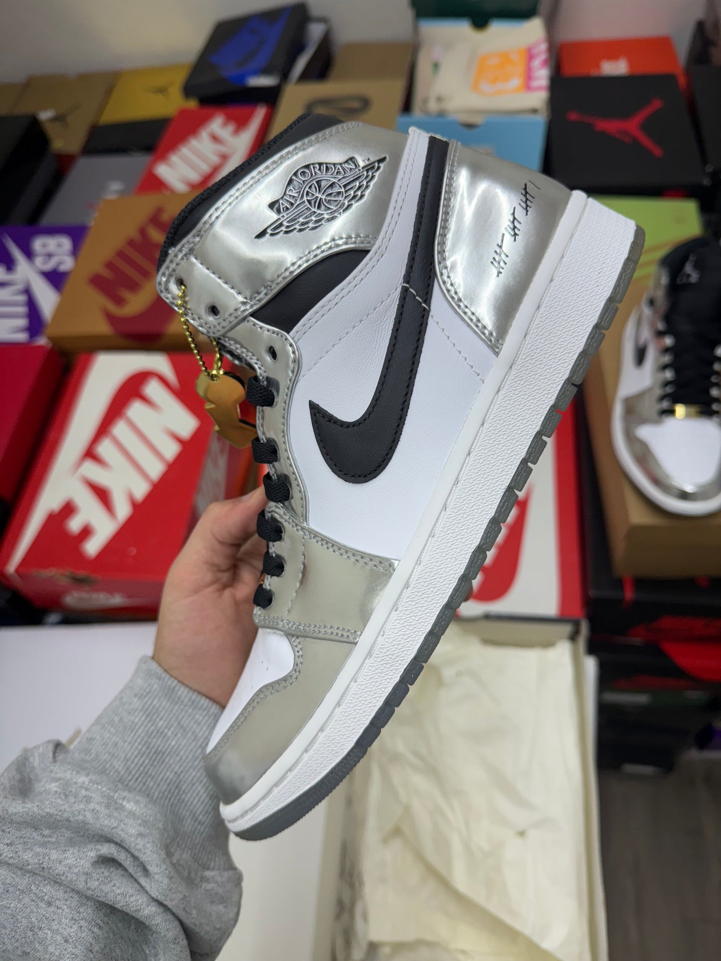Size 9 - Jordan 1 High Pass the Torch Think 16 (New)