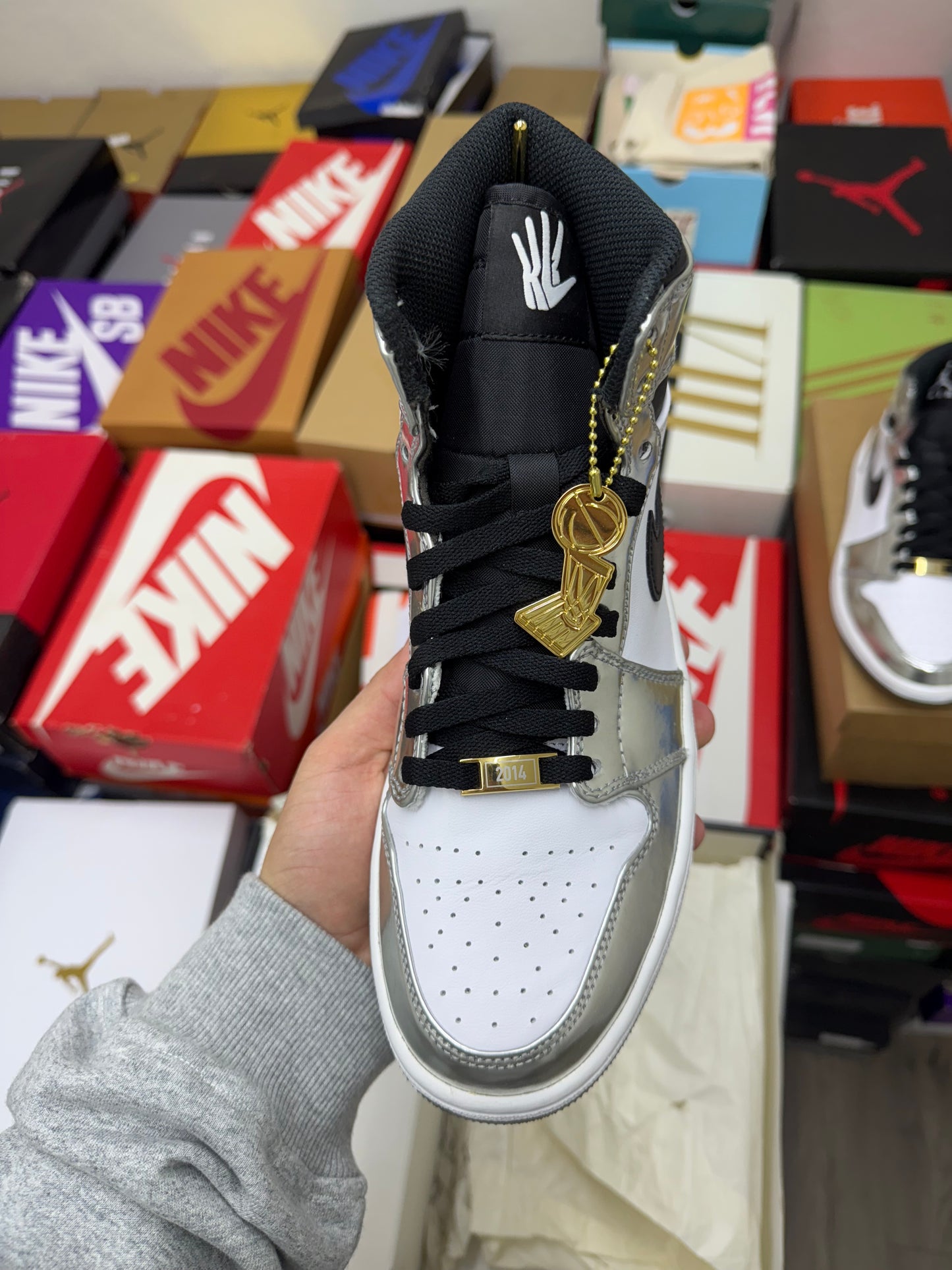 Size 9 - Jordan 1 High Pass the Torch Think 16 (New)