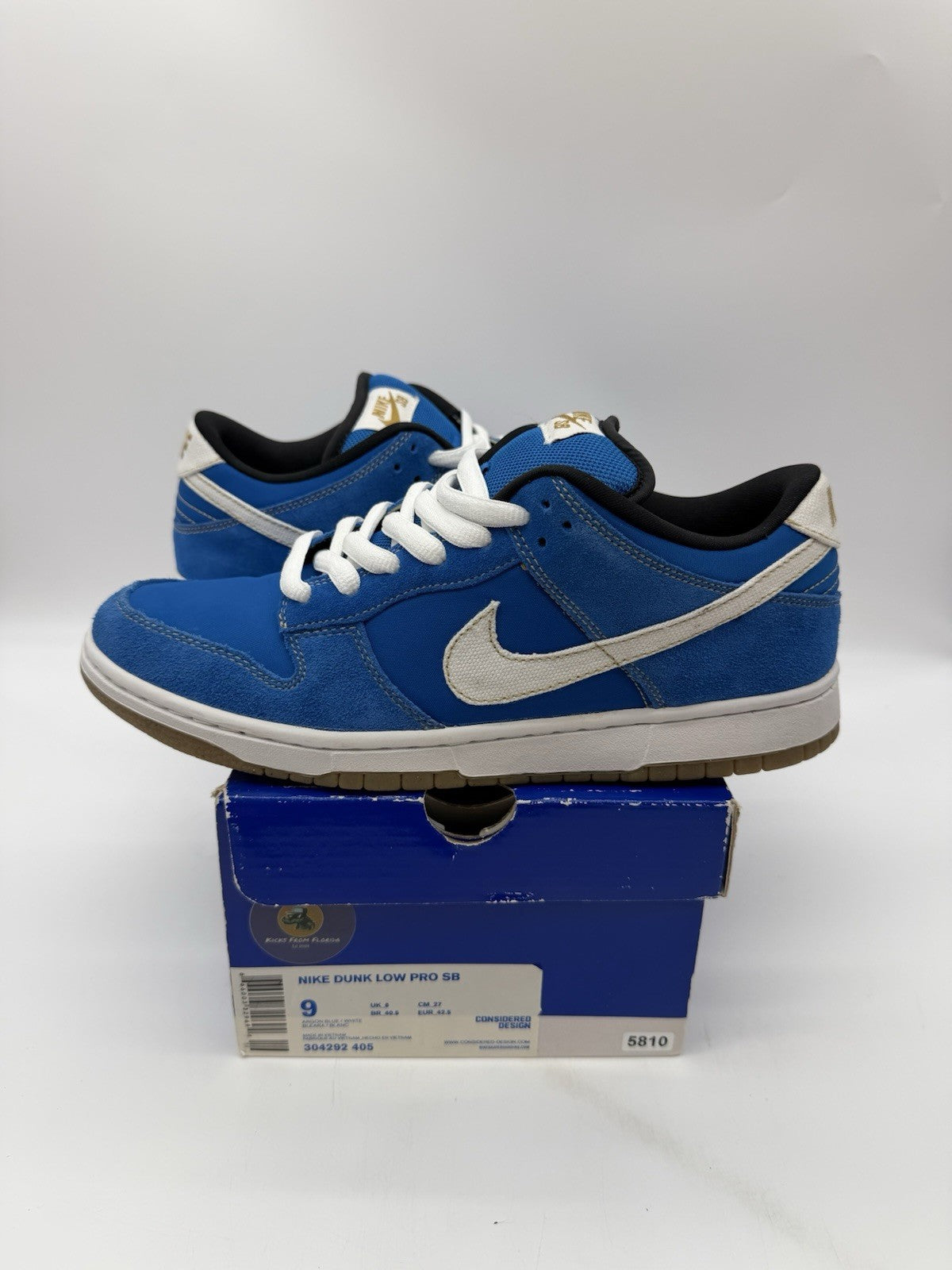 Size 9 - Nike SB Dunk Low Street Fighter Chun Li 2010