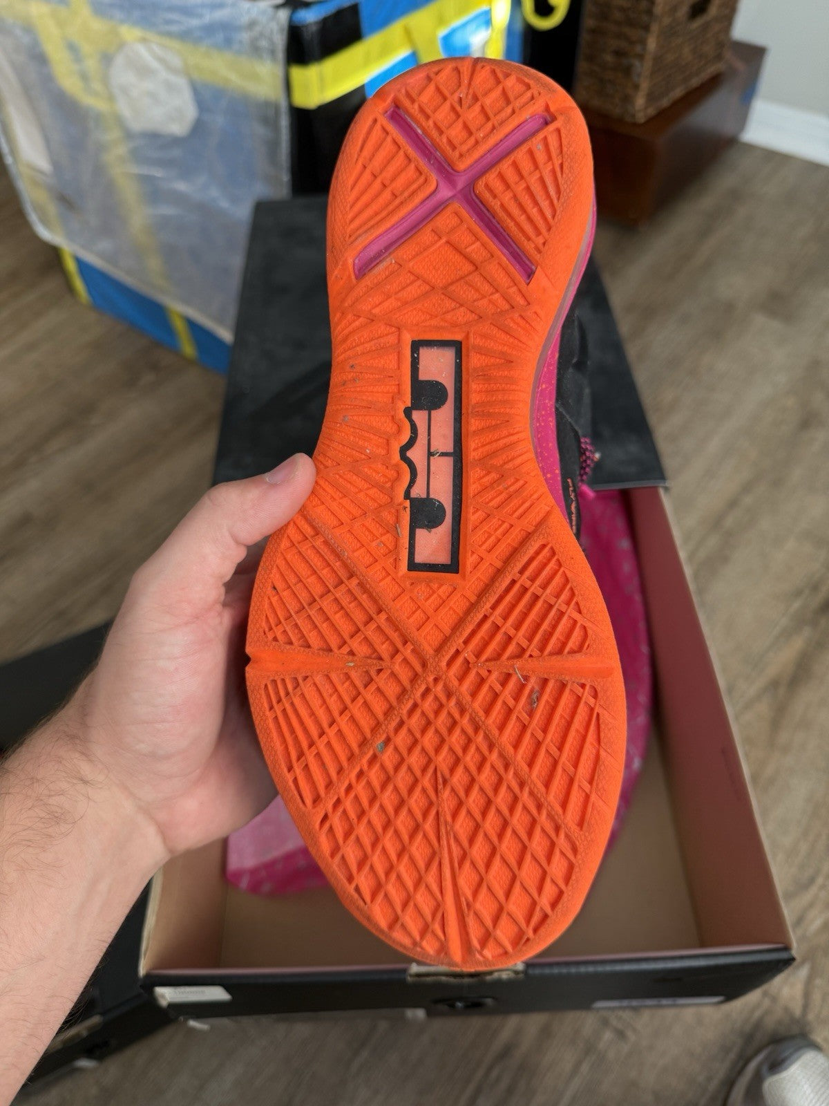 Size 9.5 - Nike Lebron 10 Floridian (damaged air unit)
