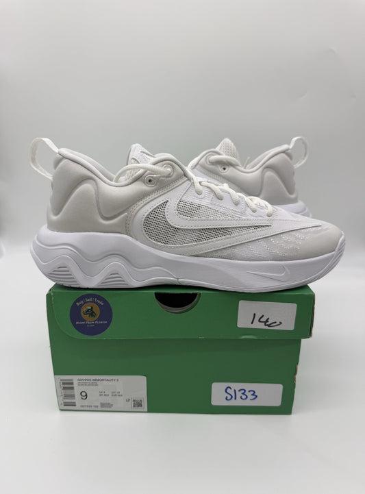 Size 9 - NIKE Giannis Immortality 3 DZ7533-102 (Brand New)