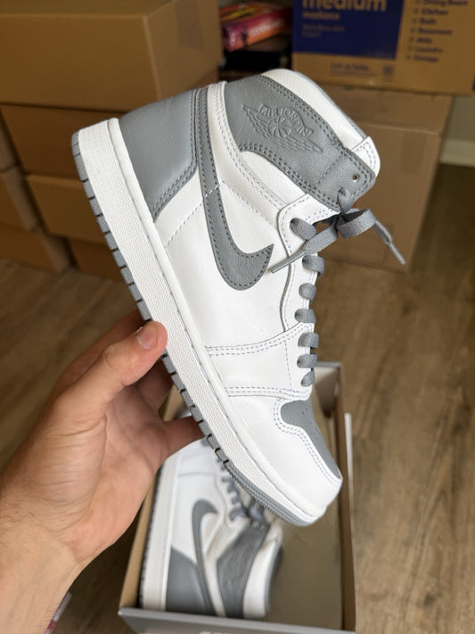 Size 7M - Jordan 1 Retro High OG Stealth