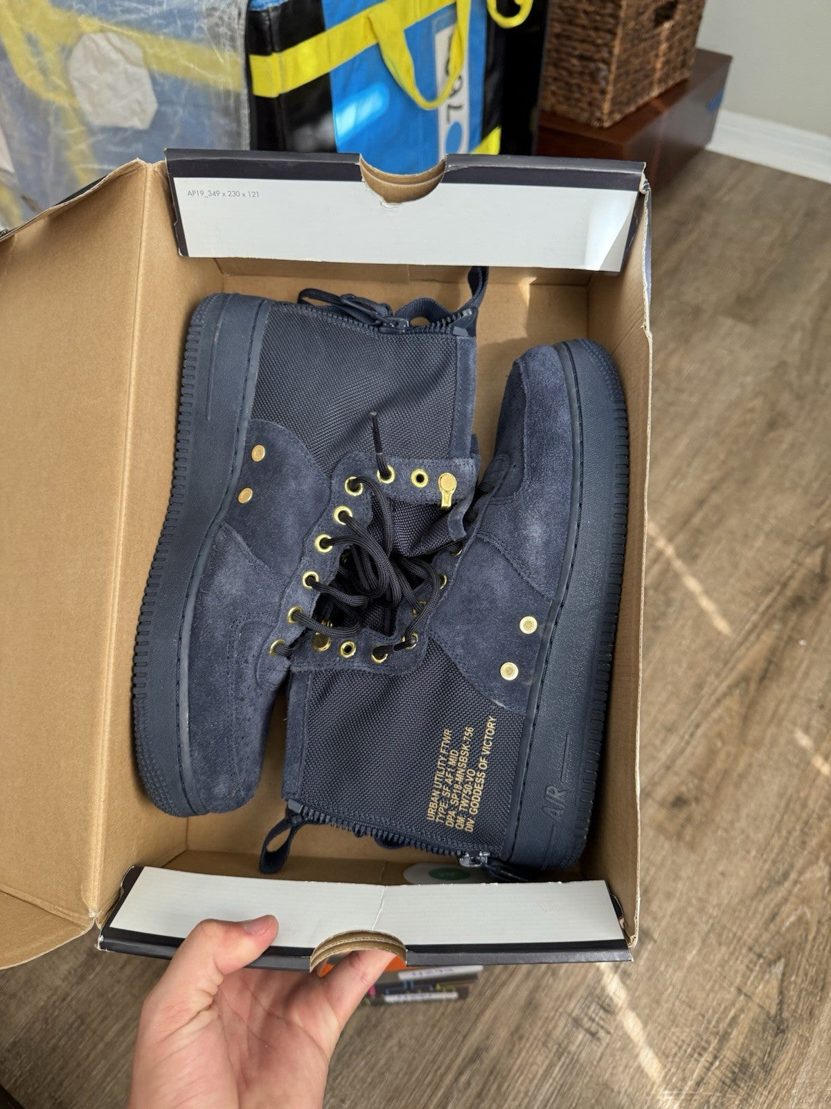 Size 9 - Air Force 1 Mid Obsidian Metallic Gold Utility