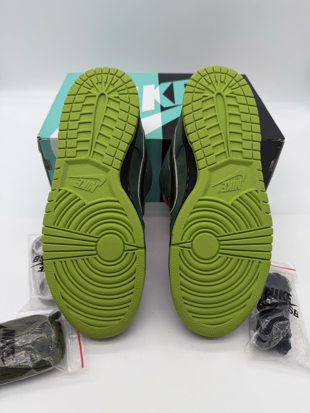 Size 9.5 - Concepts x Nike SB Dunk Low Premium Green Lobster Special Box (VNDS)
