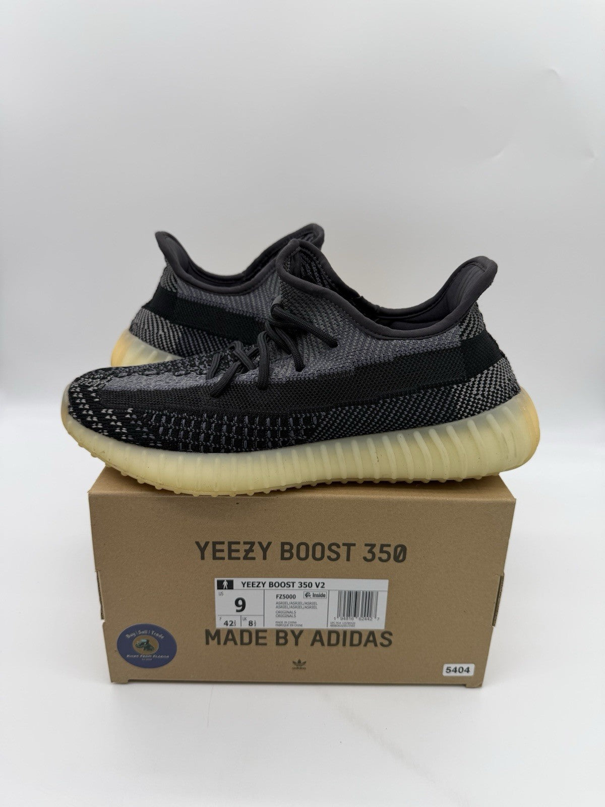 Size 9 - adidas Yeezy Boost 350 V2 Low Carbon