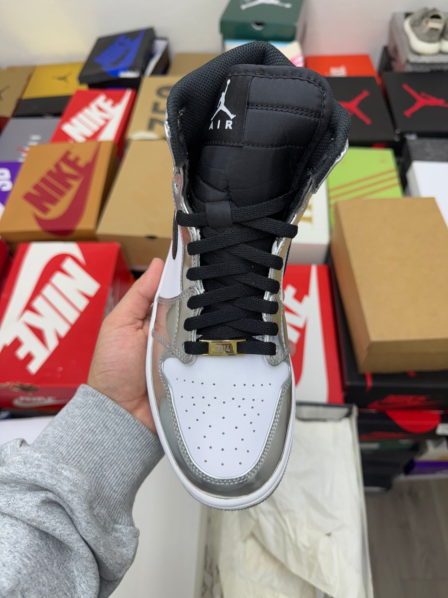 Size 9 - Jordan 1 High Pass the Torch Think 16 (New)