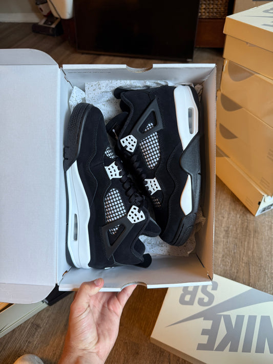 Size 9 - Jordan 4 White Thunder (Brand New)