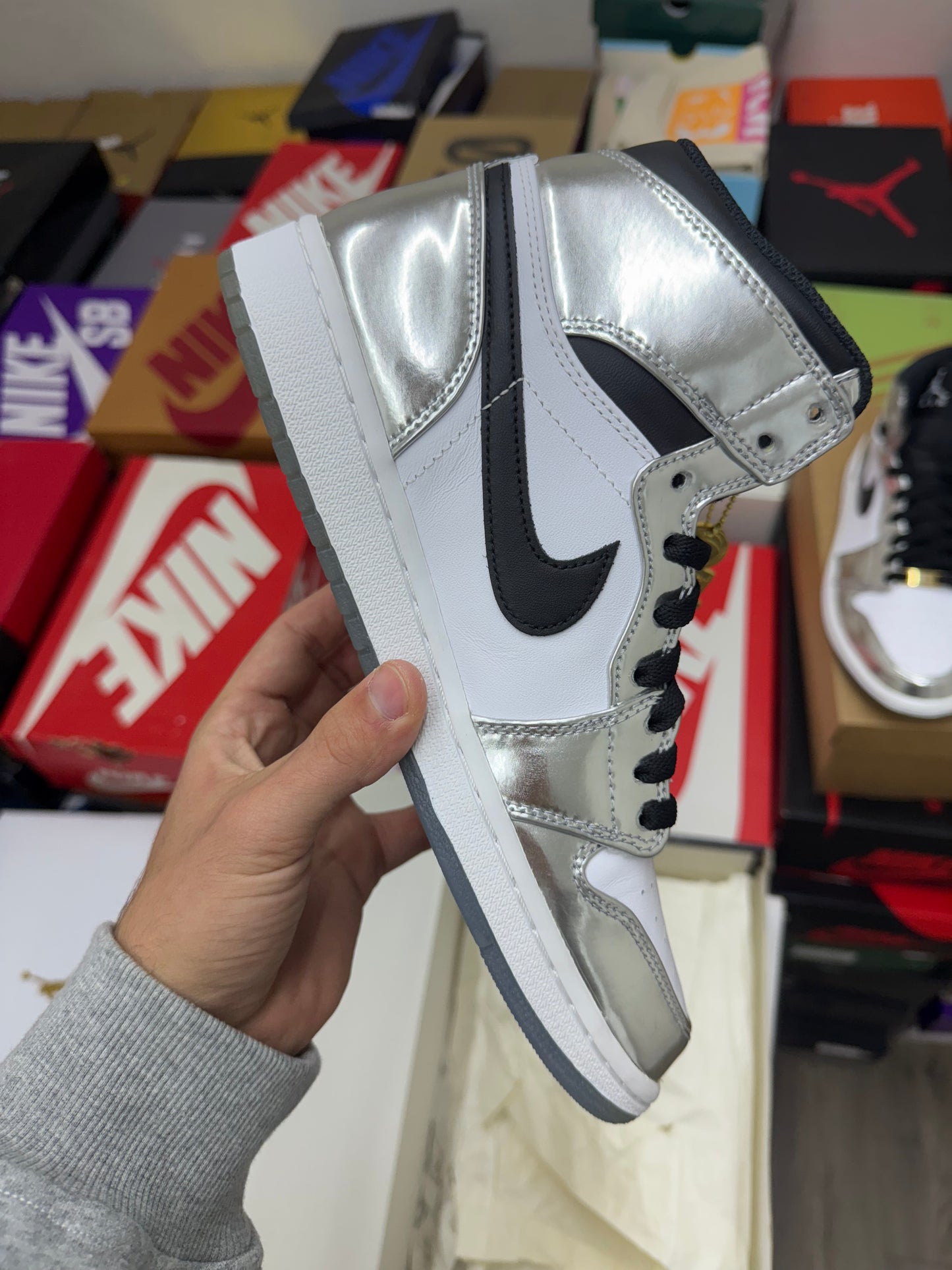 Size 9 - Jordan 1 High Pass the Torch Think 16 (New)